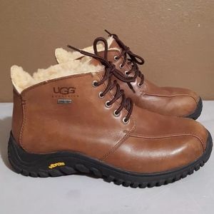 NWOT UGG  Men's Chukka Boots Leather Vibram Sole